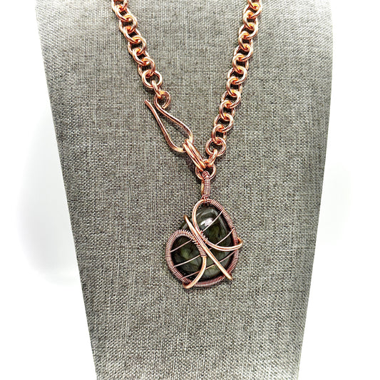 Shine Bright | Labradorite Pendant on Handlinked chain