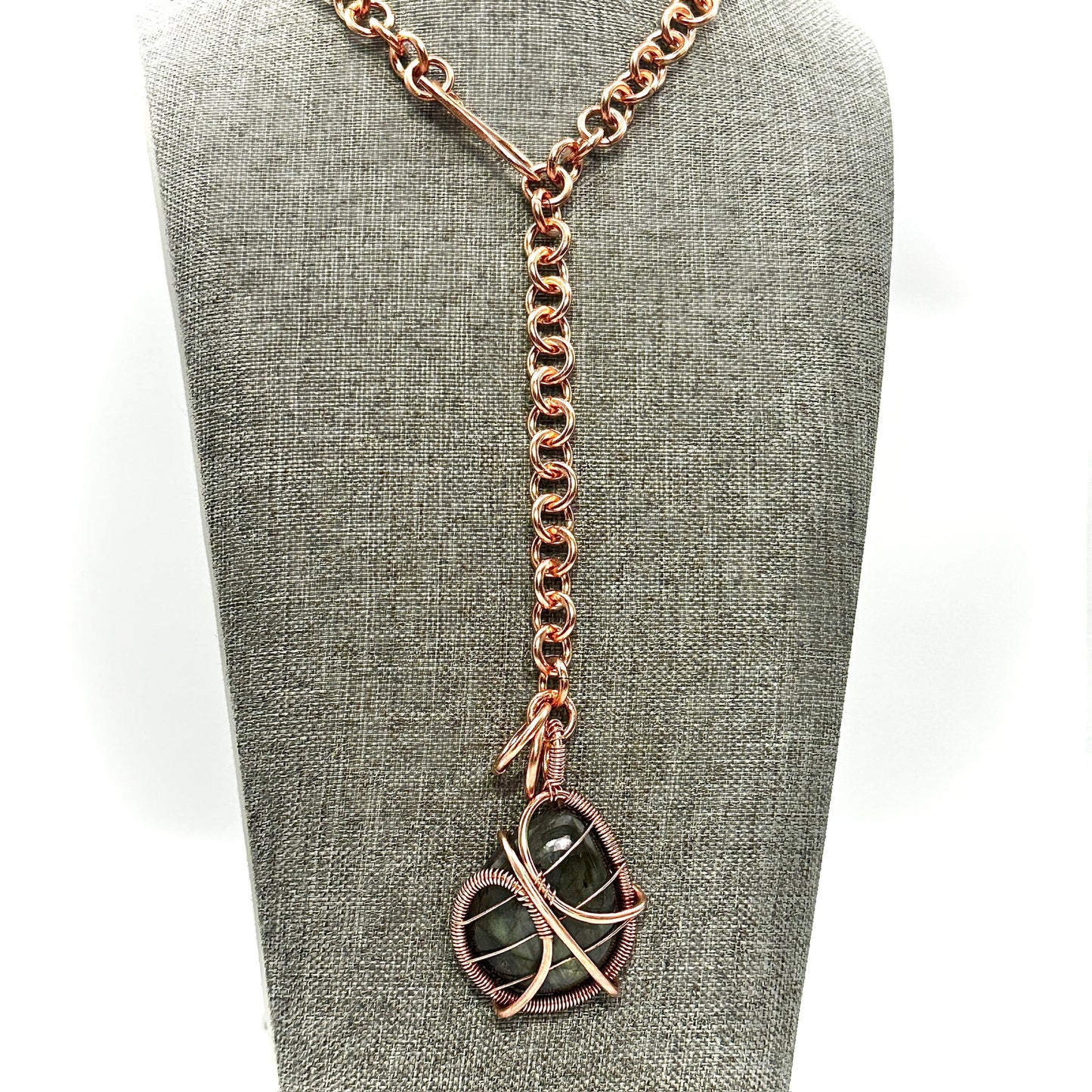 Shine Bright | Labradorite Pendant on Handlinked chain