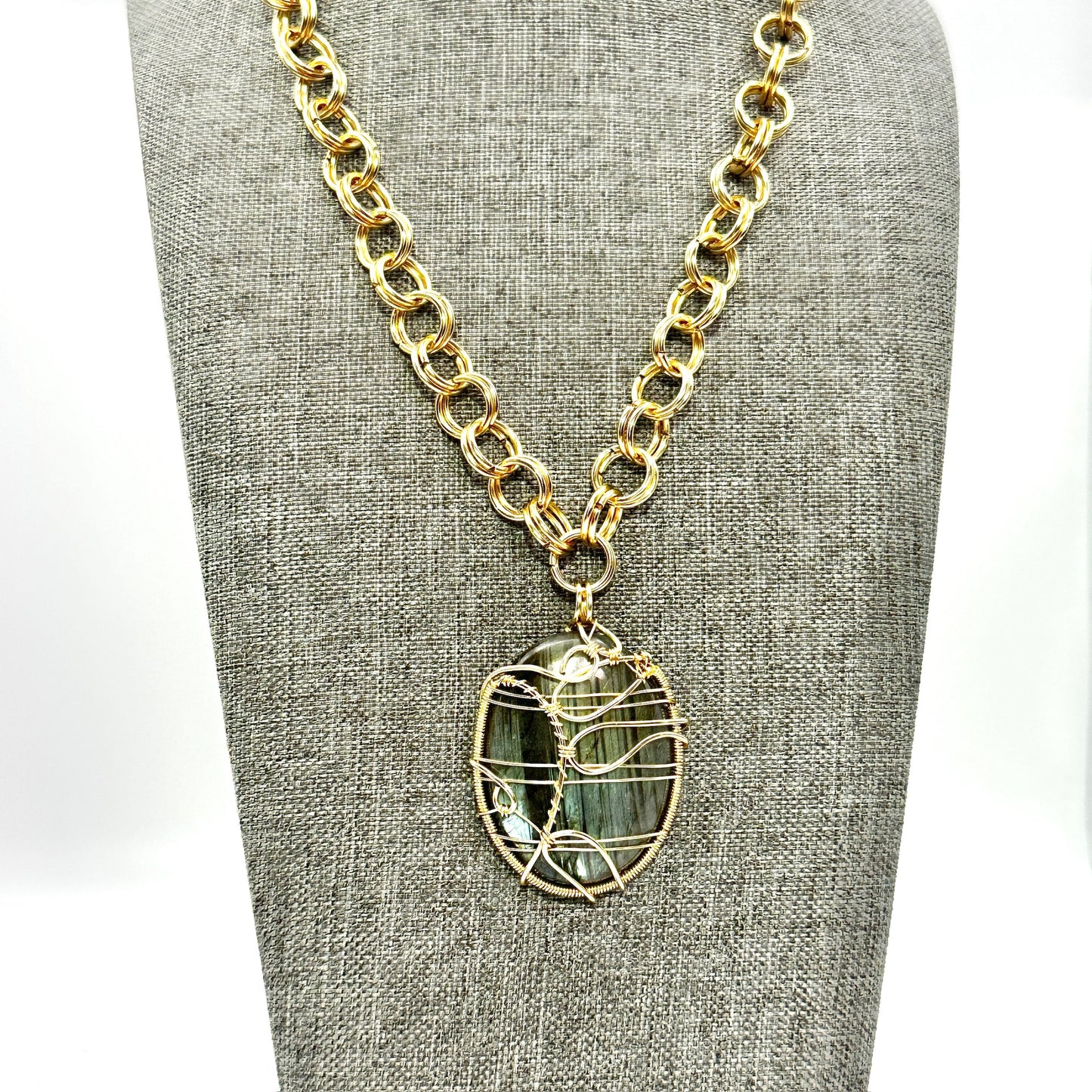 Shining Armor | Labradorite Pendant on Handlinked Chain